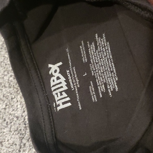 5/$25- Hellboy T-shirt - Picture 3 of 4